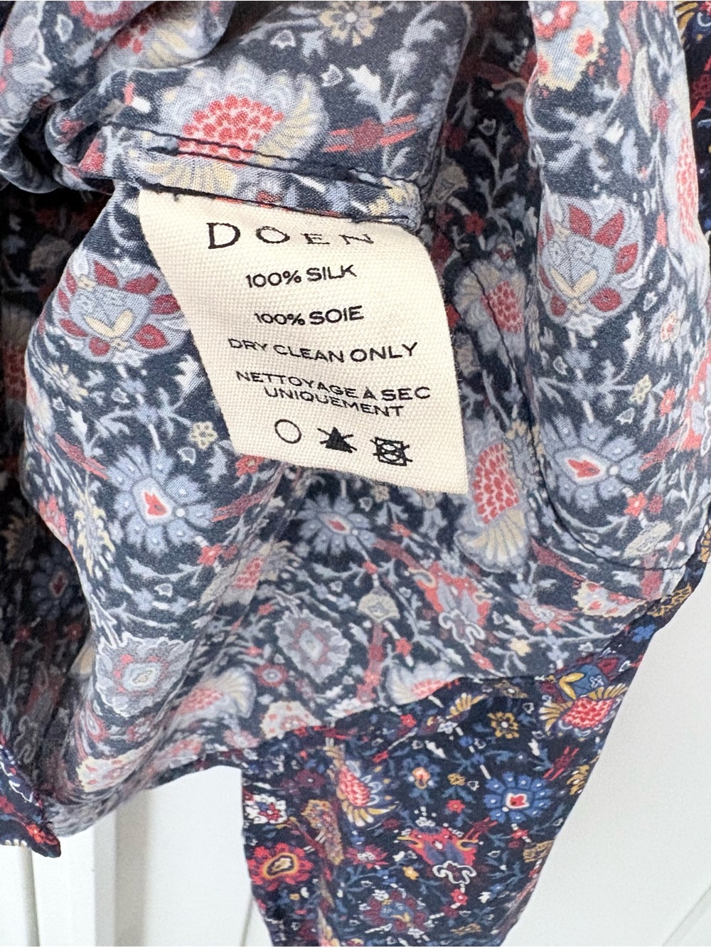 DÔEN Josseline top in Midnight Riviera Medallion. 100% silk. Size S - Picture 5 of 6